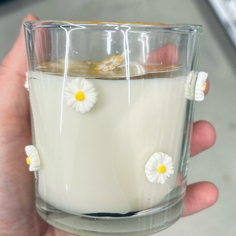 Daisy Decorated Glass Candle